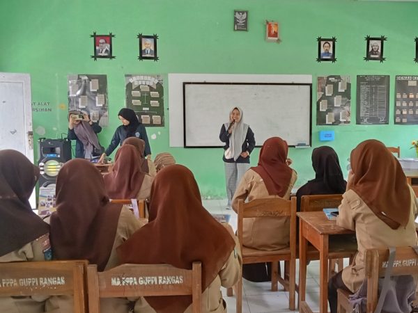 Mahasiswa STIE Yapman Gelar Sosialisasi Penerimaan Mahasiswa Baru di MA PPPA Guppi Rangas