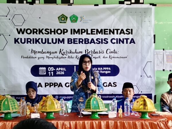 Kasi Pendma Kemenag Majene membuka Workshop KBC di MA MTS PPPA GUPPI RANGAS