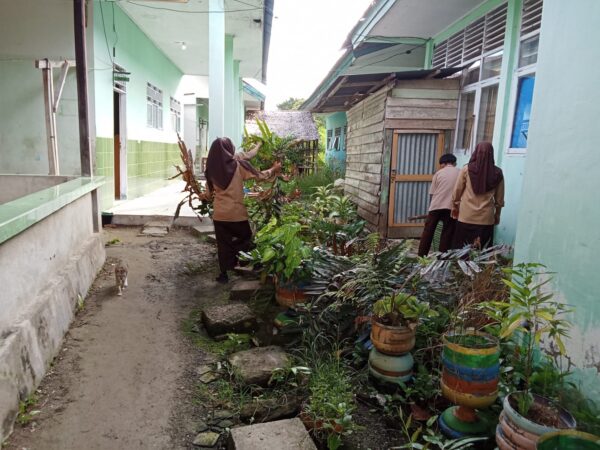Wujudkan Nilai Cinta Lingkungan, MA PPPA GUPPI RANGAS Lakukan Kerja bakti Jumat Bersih