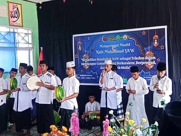 Maulid Nabi Muhammad Saw, Tim Hadroh, Sholawat dan Barzanji Tampil Luar Biasa